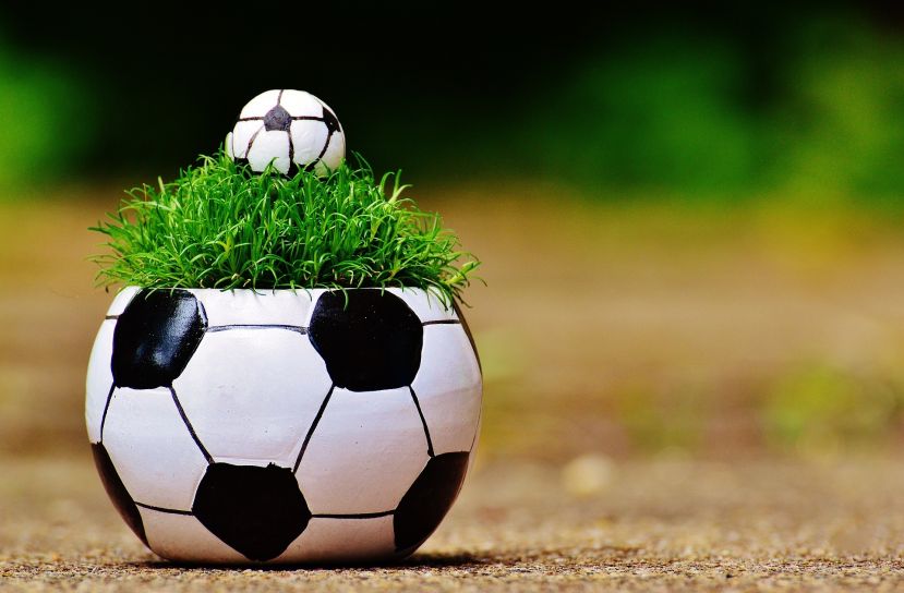 Die Kugel rollt, das Spiel beginnt