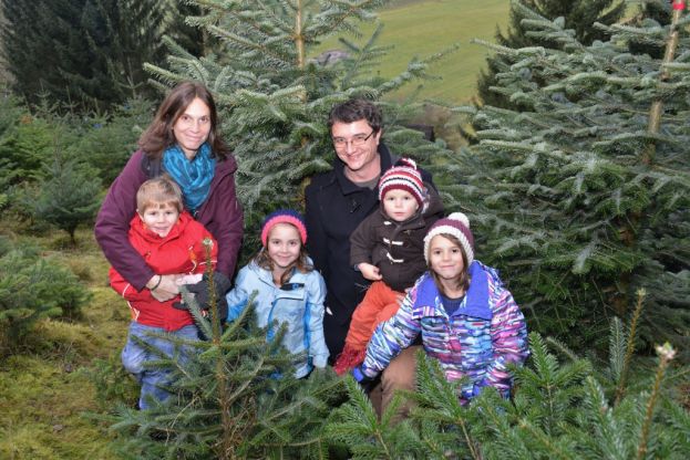 Mama Arnika Haidl, Luis, Franziska, Ferdinand und Klara, Papa Harald.