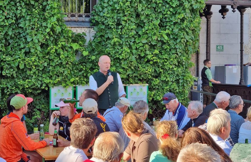 „Donksche-Feier“ vor dem Rathaus