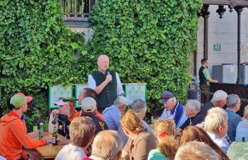 „Donksche-Feier“ vor dem Rathaus