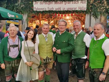 Landeshauptmann beim Altausseer Bierzelt