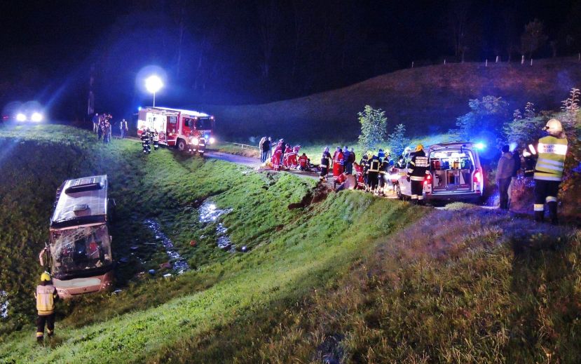 24 Verletzten bei Busunfall