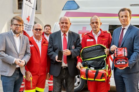Klubobmann Hannes Schwarz, Rotkreuz-Chefarzt Berthold Petutschnigg, Rotes Kreuz Steiermark-Präsident Siegfried Schrittwieser, Rettungskommandant Peter Hansak und Gesundheitslandesrat Karlheinz Kornhäusl