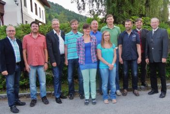 Rgf. Adrian Zauner, Kassier Bernhard Reith, Vorsitzender Bernhard Prates, 6 v.l. Stellvertreter Walter Reiter, v.r. Bgm Ehrenfried Lemmerer und Bgm Fritz Zefferer