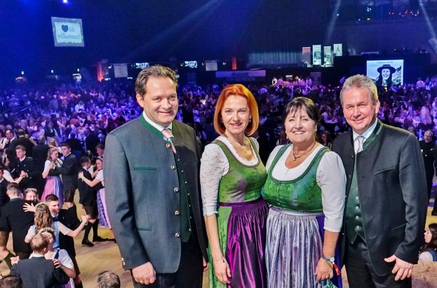 Stadt trifft Land beim Bauernbundball