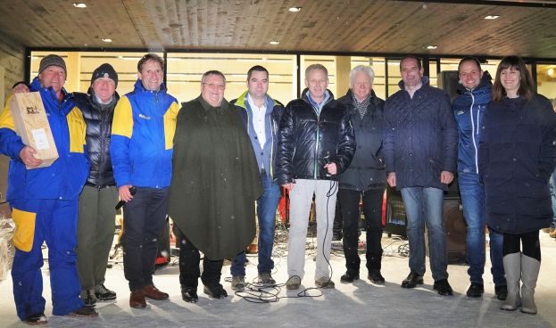 BL Siegfried Kalsberger, Ing. Klaus Hönigsberger, GF Erwin Petz, Pfarrer Herbert Prochazka, Harry und Harald Scherz, Vizebgmst. Gerhard Zamberger, Bgmst. Herbert Gugganig, TV Obmann Grimming-Donnersbachtal Johannes Baltl und GF Jaqueline Egger