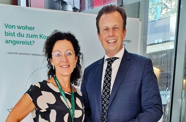Vorständin des Instituts für Allgemeinmedizin und evidenzbasierte Versorgungsforschung (IAMEV) Prof. Dr. Andrea Siebenhofer-Kroitzsch und Gesundheitslandesrat Dr. Karlheinz Kornhäusl