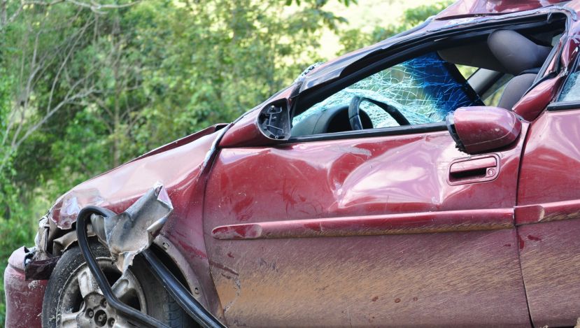 Alklenker von Fahrbahn abgekommen