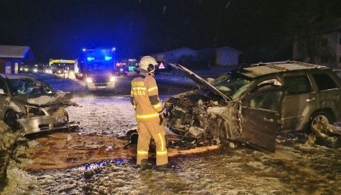 Frontalkolission auf Schneefahrbahn