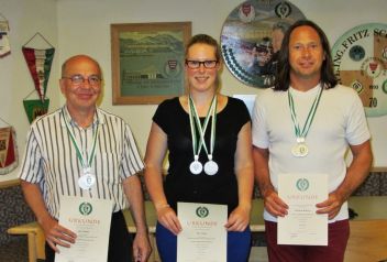 Gerwald Mitteregger, Julia Pirkmann und Thomas Rohrer mit ihren Medaillen