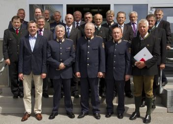 KontrInsp. i.R. Gerhard PRÜGGLER 1. Reihe rechts