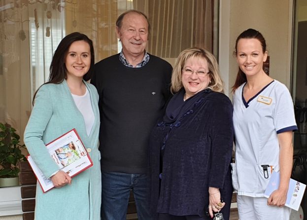 Vor dem Pflegeheim Öblarn: LAbg. Michaela Grubesa, Gemeindekassier Ehrenfried Lemmerer, Verwaltungsassistentin Gabriela Hirz und Einrichtungsleiterin Nicole Holzer.