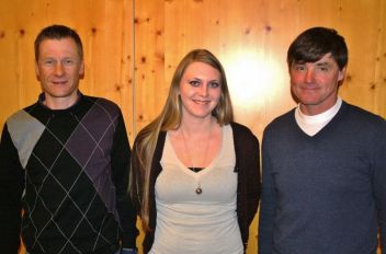 Obmann Franz Luidold mit dem scheidenden Kassier Dieter Stachl und dem neuen Kassier Sibel Celiker