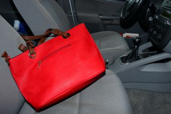 Handtasche auf Autobahn geraubt