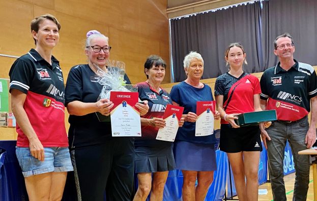 Mag. Getraud Heigl (TTC Feldkirchen), Karin Fuchs, Silvia Frühwirth, Christa Schwaiger, Franziska Schwaiger-Remschmidt und Raimund Heigl (TTC Feldkirchen)