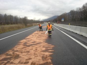 Ölspur auf der A9 im Bereich Trieben