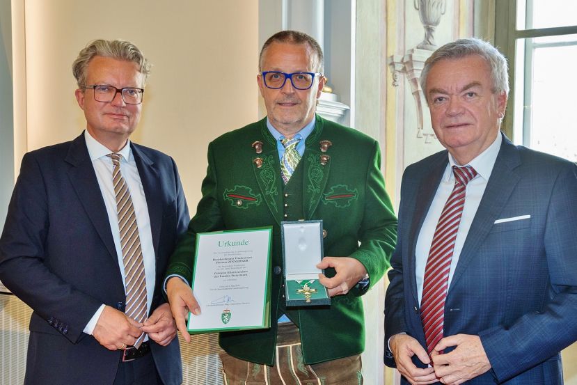 Goldenes Ehrenzeichen für Dietmar Zinnebner