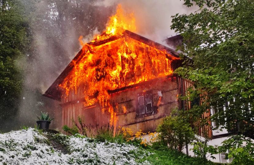 Einfamilienhaus in Vollbrand