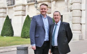 NAbg. Mario Lindner und Bezirkshauptmann Josef Dick