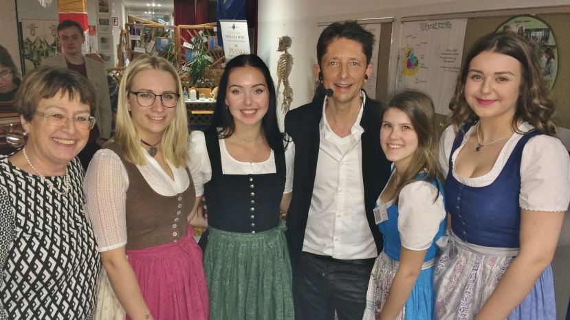 P.A.Straubinger mit Frau Dir. Eva Spielmann und dem Projektteam
