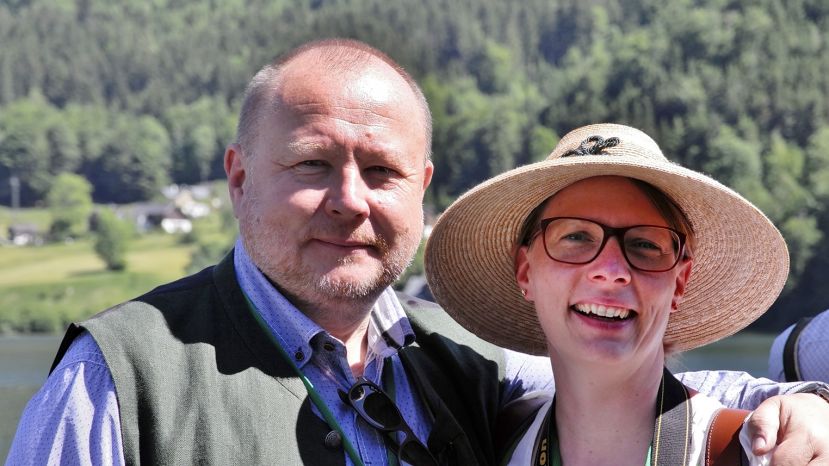Martin A. Schoiswohl mit Tochter Maria Schoiswohl. Sie übernimmt ab sofort die Geschäftsführung des Kommhaus und ist auch Pressesprecherin des Narzissenfests.