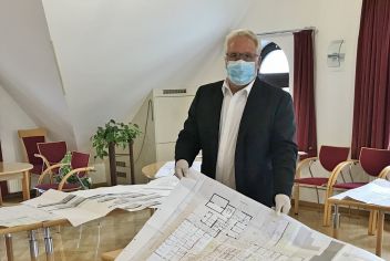 Referatsleiter Herbert Waldeck: „Auch die Planeinsichtnahme im Sitzungssaal des Rathauses wird unter Einhaltung der Sicherheits- und Schutzmaßnahmen erfolgen“.