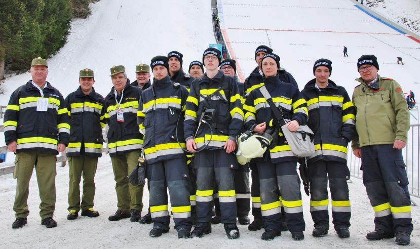 Feuerwehren beim Skiflug Weltcup am Kulm