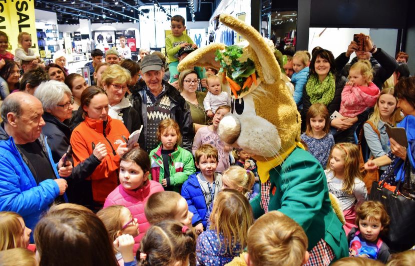 Der Osterhase besucht das ELI