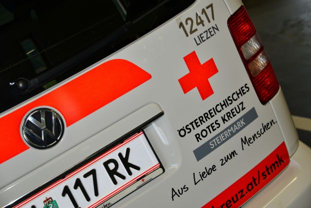 Pkw-Lenkerin im steilen Gelände tödlich verletzt