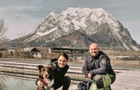 NR Corinna Scharzenberger mit Andreas Stuprich und "Scotty".
