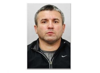 Polizei sucht nach Einbrecher.