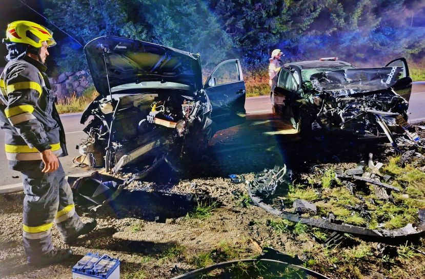 Zwei Verletzte bei schwerem Verkehrsunfall