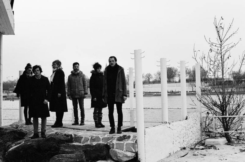 Dust Covered Carpet Konzert
