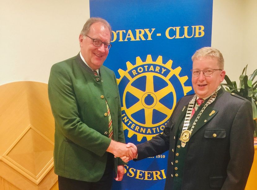 Der frühere Präsident des Rotary Club Ausseerland Herbert Gasperl und der neue Präsident Franz Mandl.