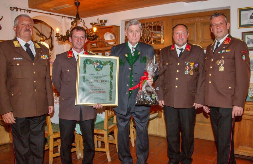 Ehemaliger Minister im Kreise der Feuerwehren …