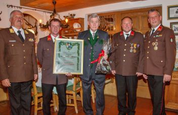 Ehemaliger Minister im Kreise der Feuerwehren …