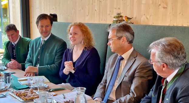 NR BGM LJM-Stv. Andreas Kühberger, Landesjägermeister Franz Mayr-Melnhof-Saurau, Assoz. Prof. Dr. Dalial Freitak, Mag. Dr. Rektor Peter Riedler, HR und DDr. LJM-Stv. Burkhard Thierrichter