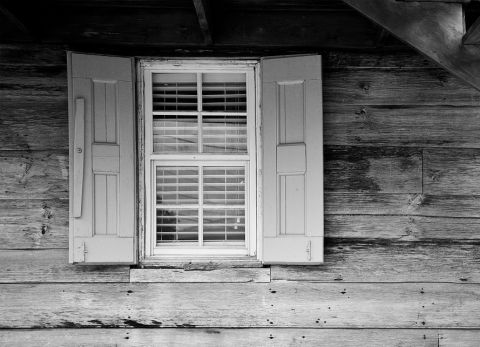 Kind in Aigen/E aus Fenster gestürzt
