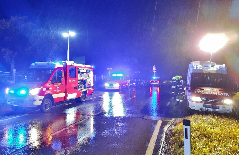Pkw prallte gegen Mauer