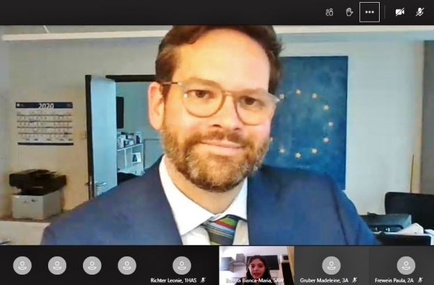 Lukas Mandl besucht online die HAK