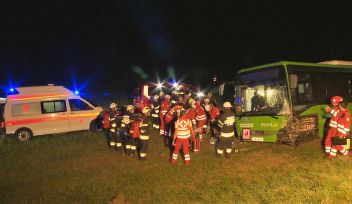 Pkw prallte gegen Omnibus