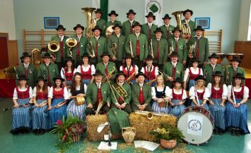 Musikkapelle Stein/E in neuer Tracht