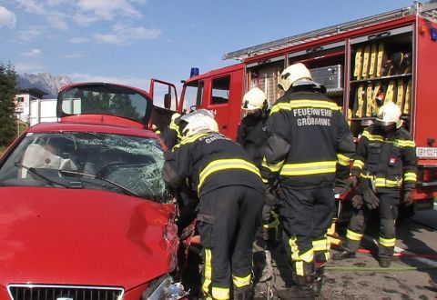 Unfall mit 4 schwer Verletzten