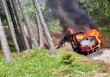Bagger geriet in Brand