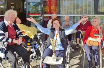 Alle Neune im Seniorenzentrum