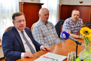Bildungslandesrat Werner Amon mit BM Engelbert Schaunitzer und Vize Herbert Stückelschwaiger(alle ÖVP)