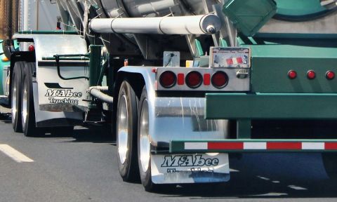 Lkw-Fahrer schwer verletzt