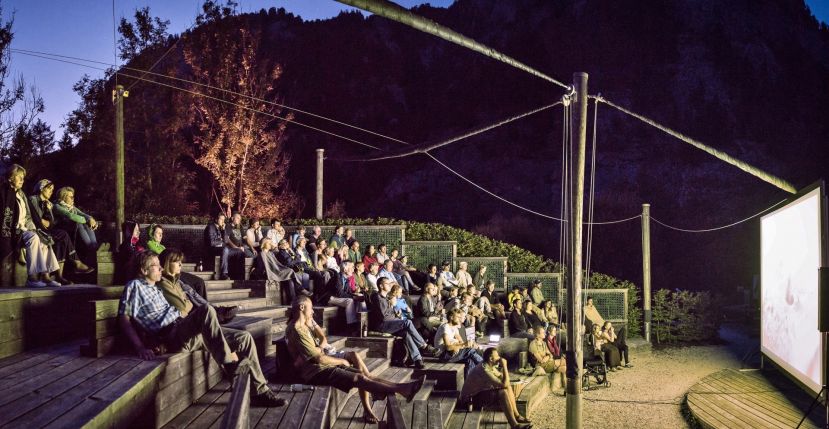 Kino unter Sternen im Weidendom
