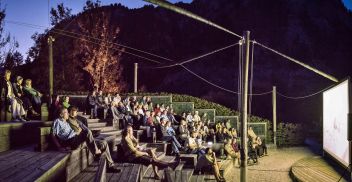 Kino unter Sternen im Weidendom
