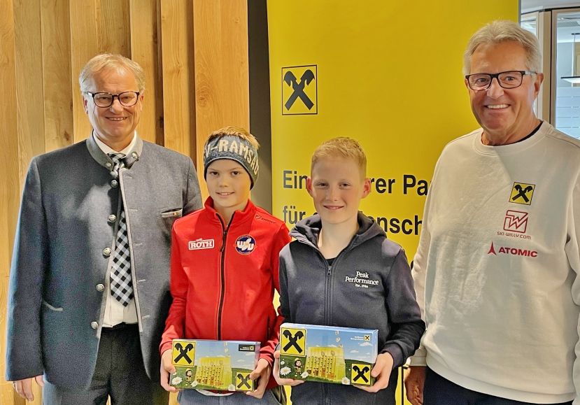 Vst.-Dir. Manfred Kirchsteiger, Leon Perner, Leo Kandlbauer, Bezirksreferent Rainer Angerer